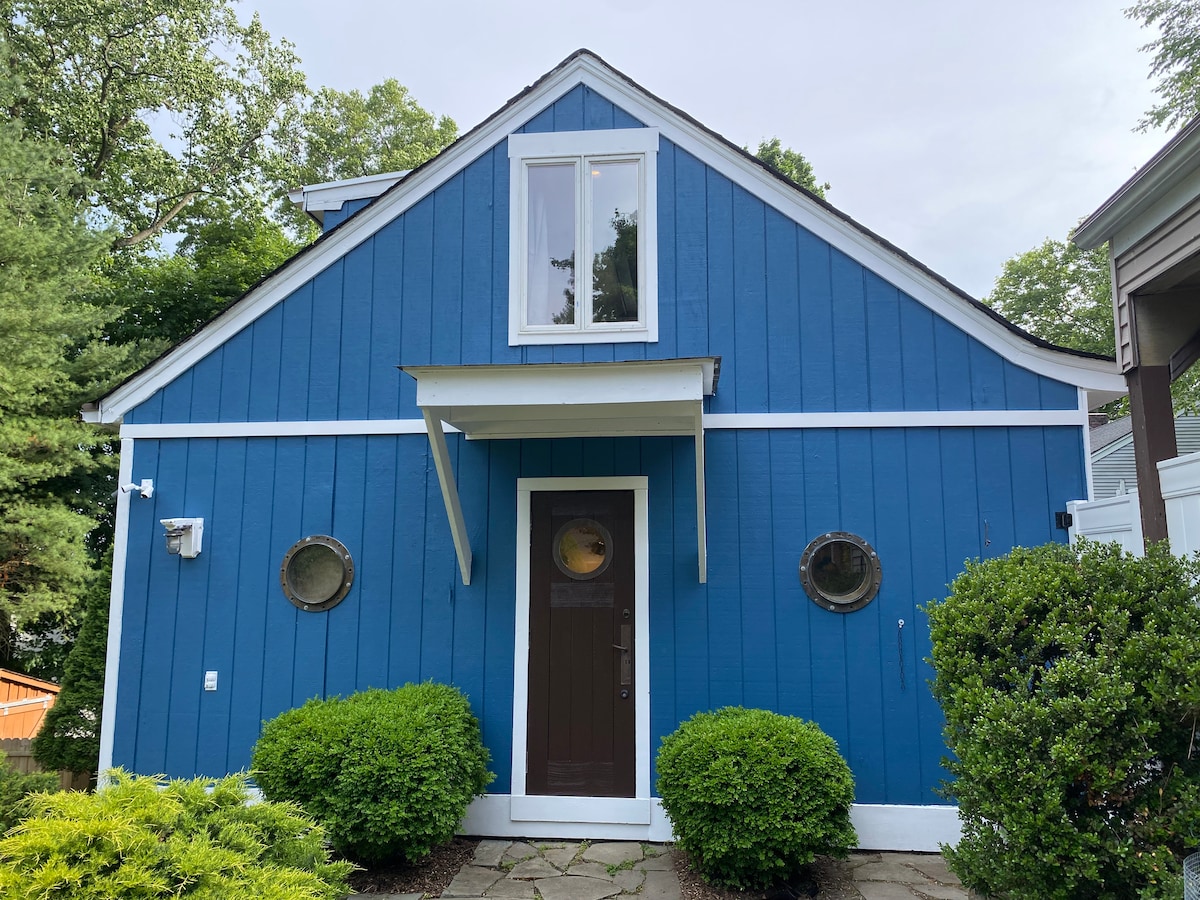 Wayfarer's Wharf | Park Ridge | Charming Guesthouse